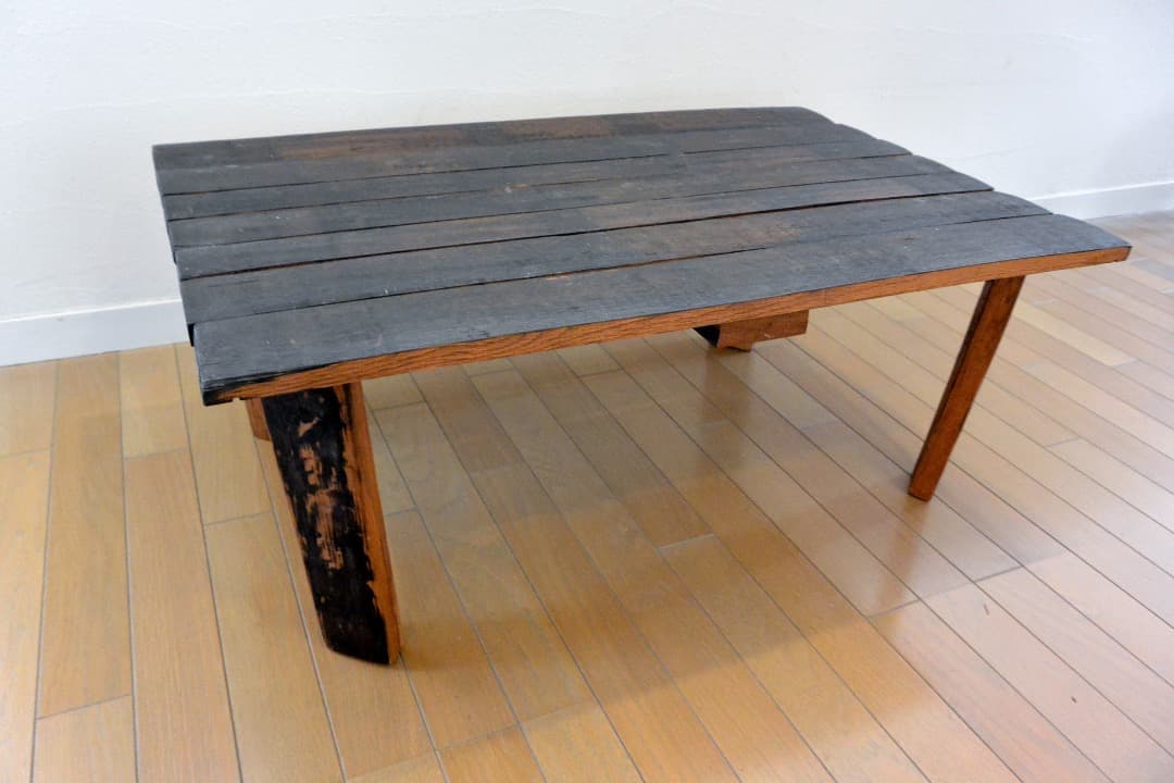 シェリー酒樽で作られたテーブル