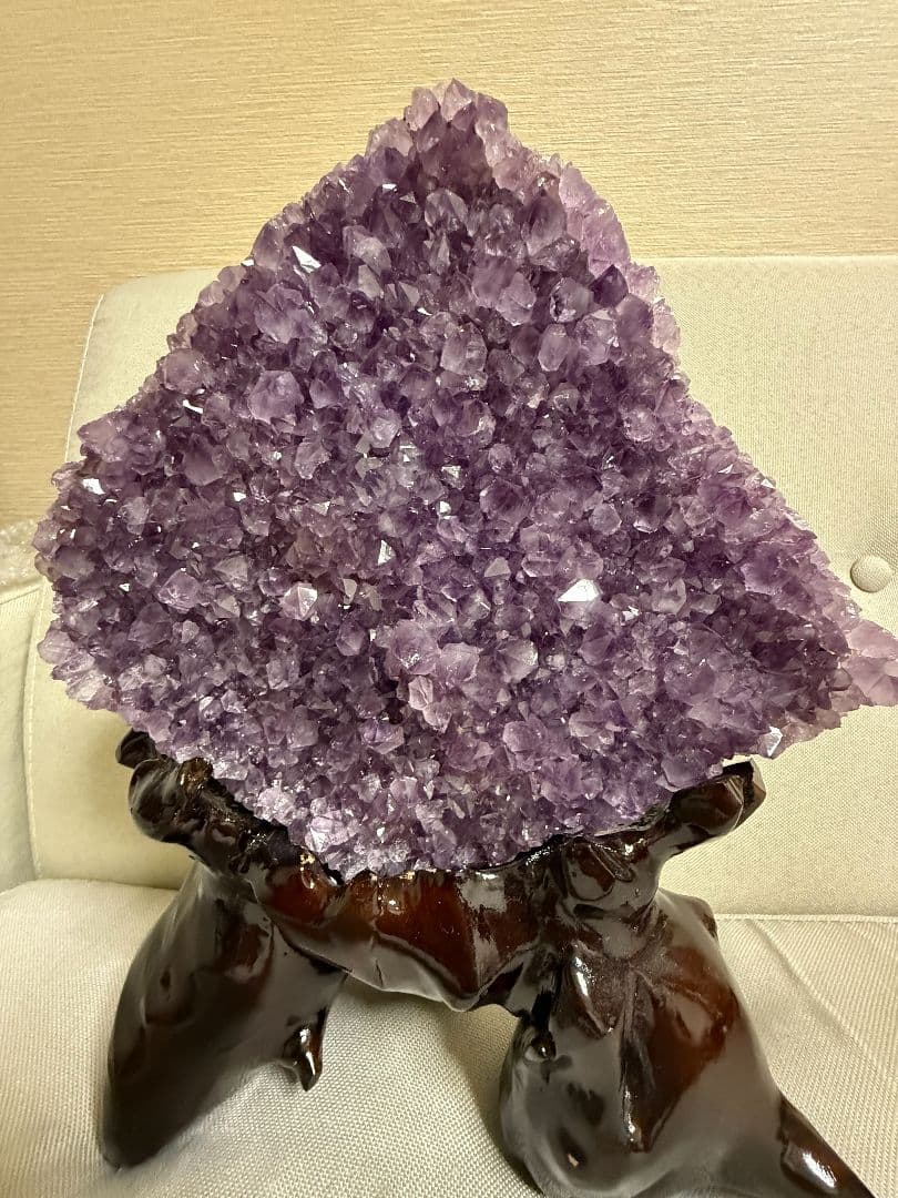 値下中_天然アメジストクラスタ[水晶サイズ] 横約26cm × 縦約20cm台座