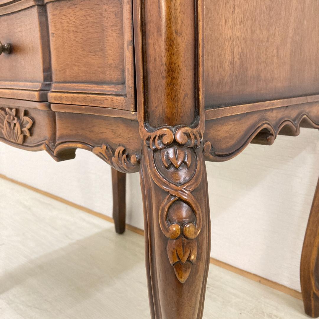 猫脚　サイドチェスト　サイドテーブル　キャビネット　クラシック