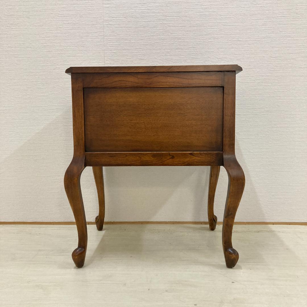 猫脚　サイドチェスト　サイドテーブル　キャビネット　クラシック