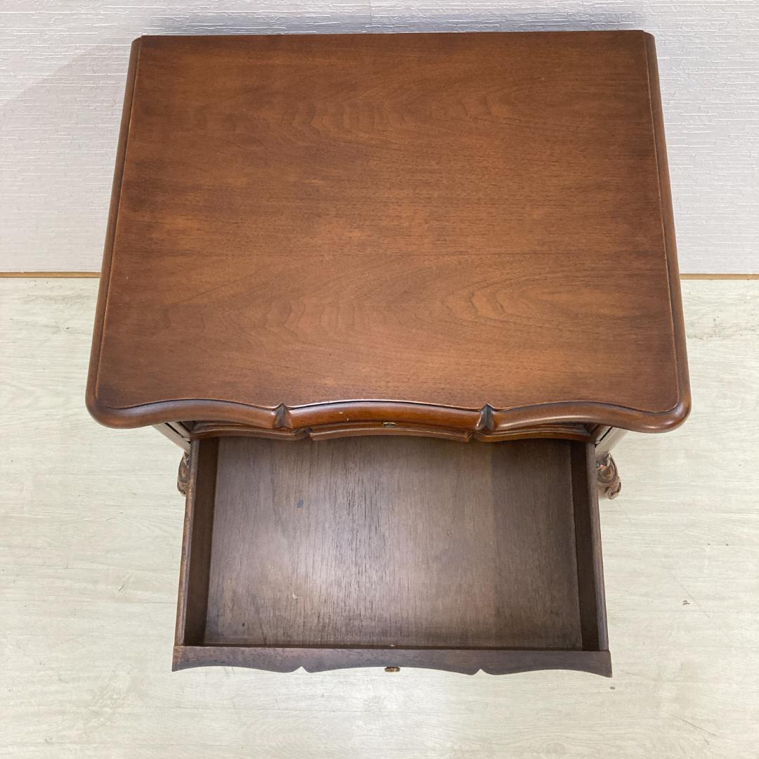 猫脚　サイドチェスト　サイドテーブル　キャビネット　クラシック