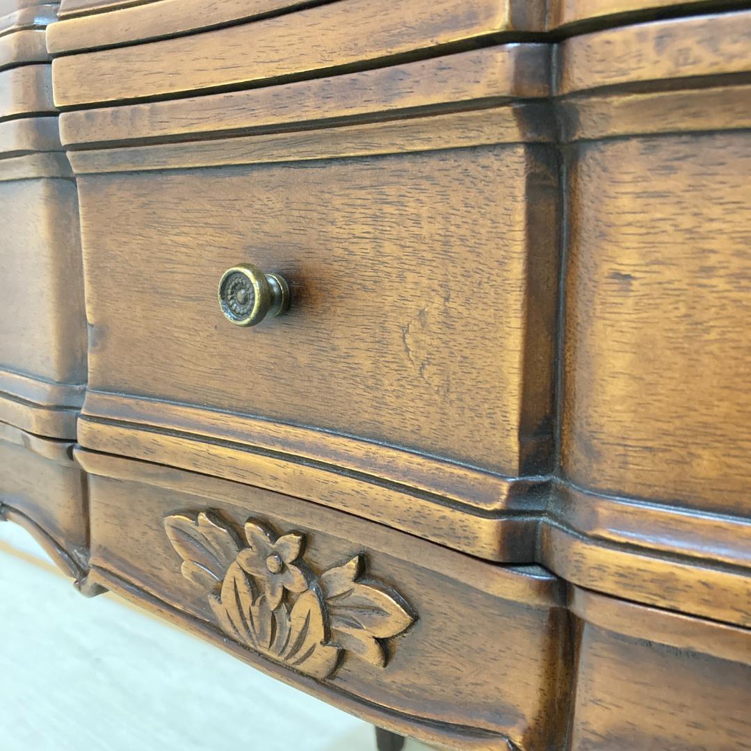 猫脚　サイドチェスト　サイドテーブル　キャビネット　クラシック