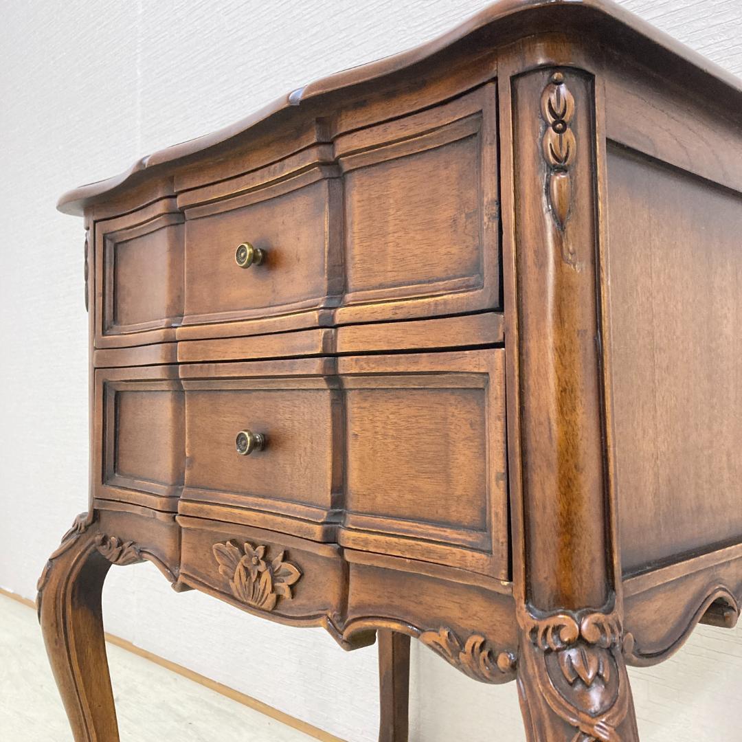 猫脚　サイドチェスト　サイドテーブル　キャビネット　クラシック