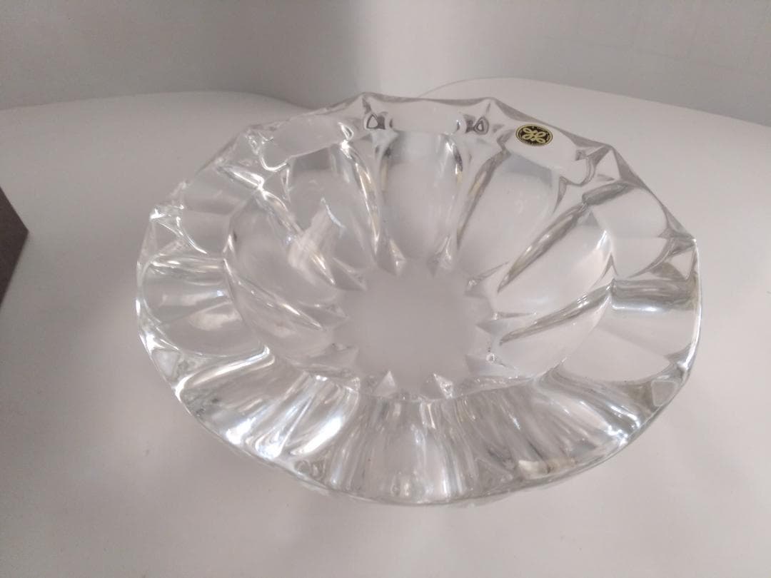 希少 昭和 レトロ 保谷クリスタル  クリスタルガラス 灰皿 香炉 です。