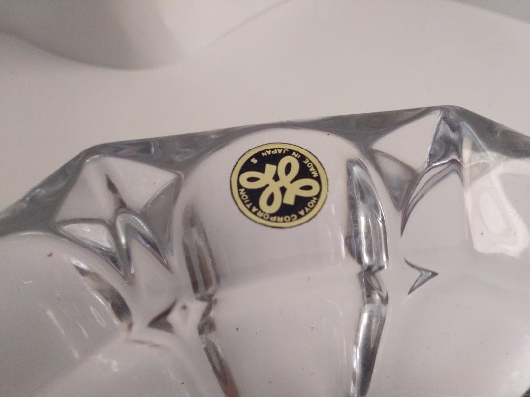 希少 昭和 レトロ 保谷クリスタル  クリスタルガラス 灰皿 香炉 です。