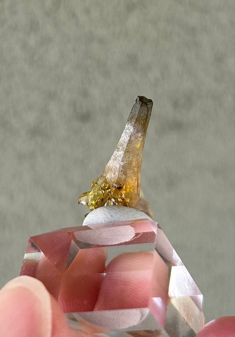 希少色 希少鉱物 ジンカイト 黄緑色結晶 天然石 - メルカリ