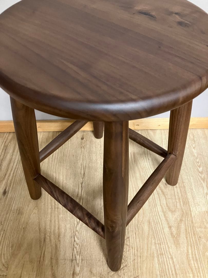 ウォールナット無垢材　スツール　新品