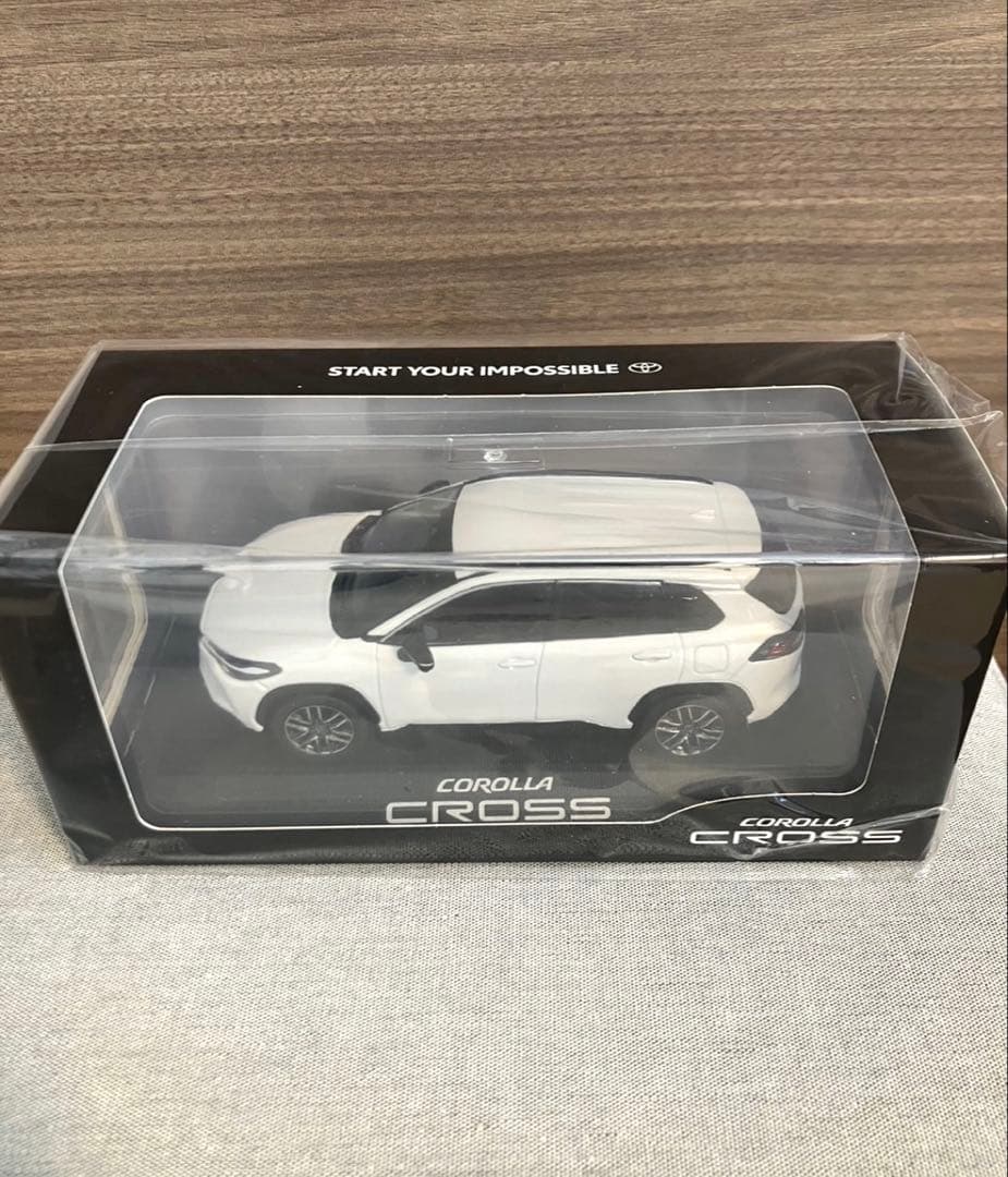 ゆ*け様 【トヨタ博物館正規品】新型 カローラクロス カラーサンプル