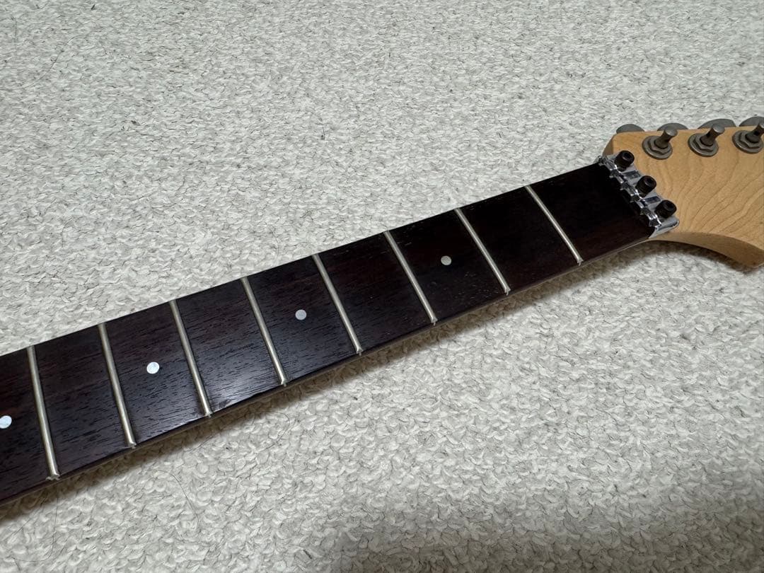 ストラトタイプネック ペグ・ロックナット付 - メルカリ