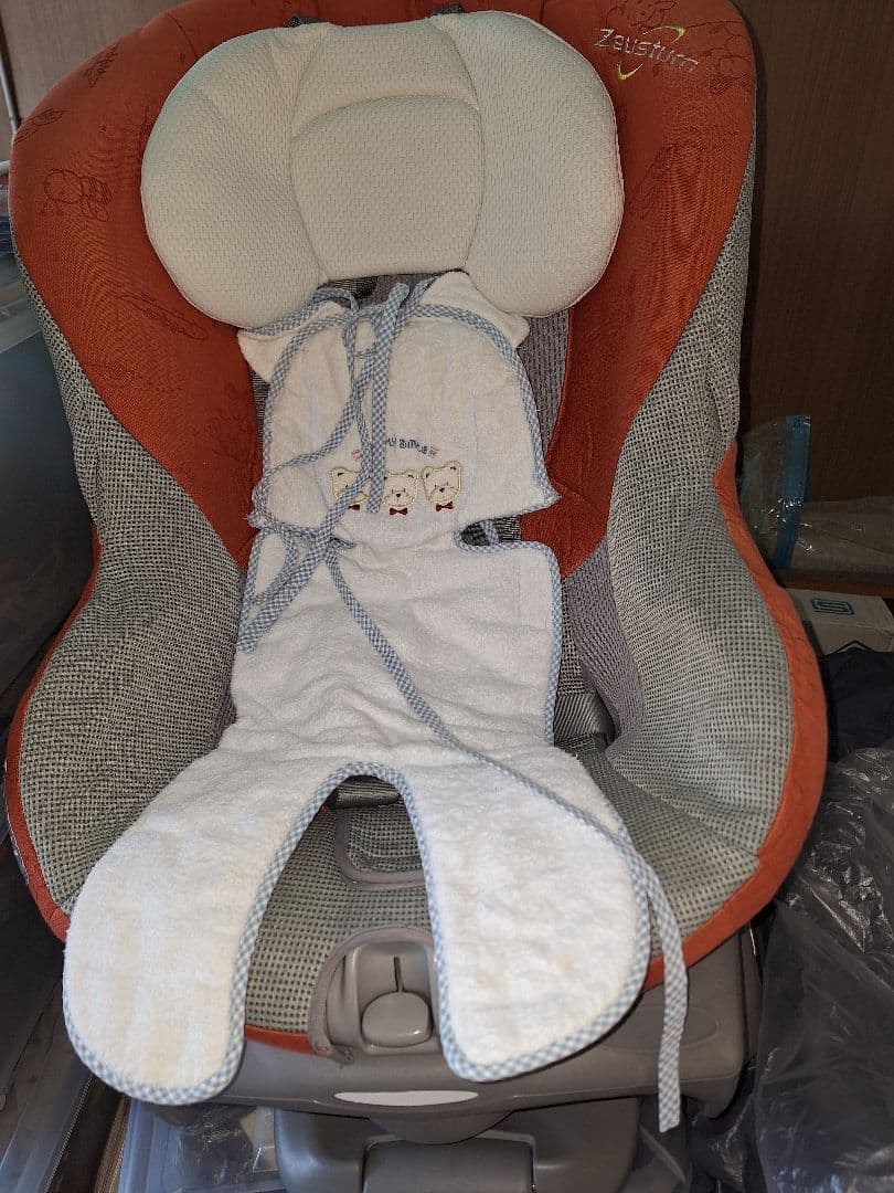 Combiチャイルドシート　360°回転式