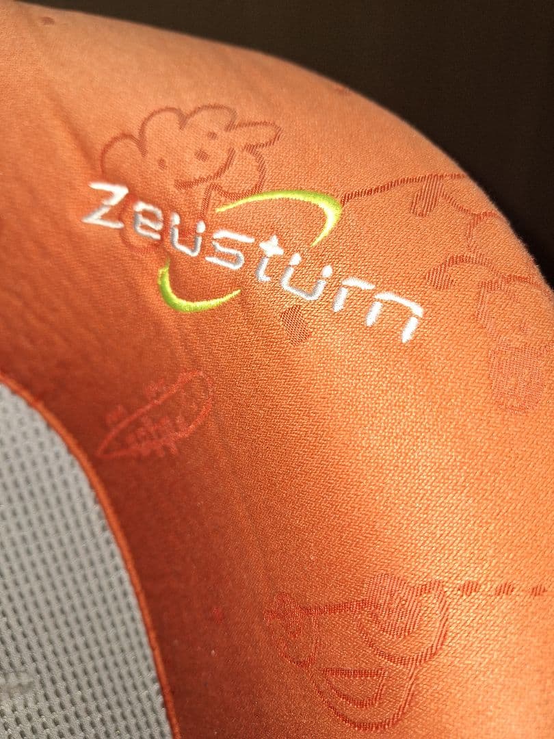 Combiチャイルドシート　360°回転式