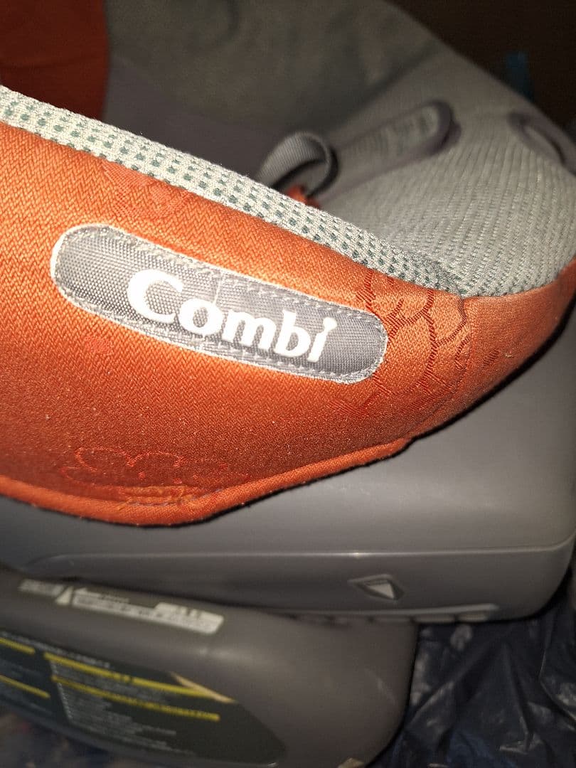 Combiチャイルドシート　360°回転式