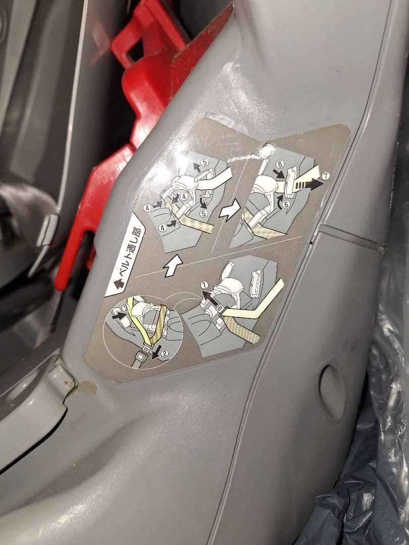 Combiチャイルドシート　360°回転式