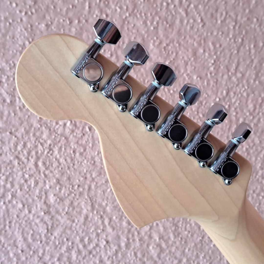 □Fender Japan ST 57 Stratocaster ラージヘッド - メルカリ