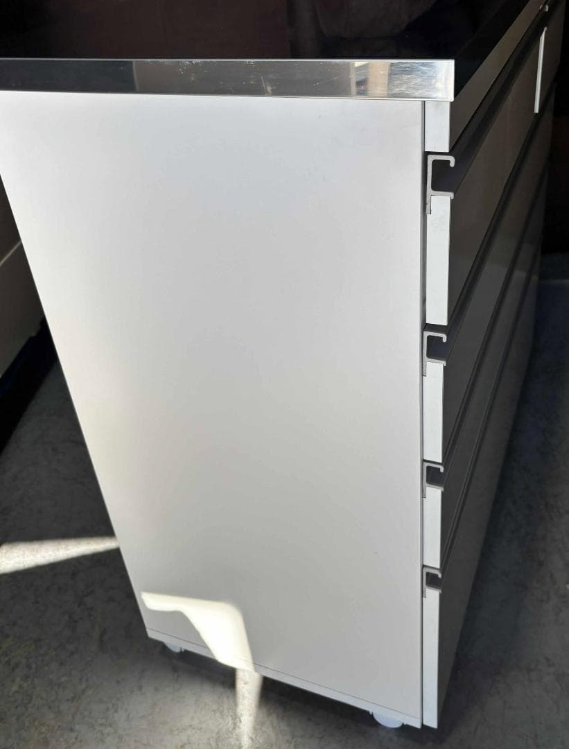 ステンレストップ昇光家具キッチンカウンター、コンセント・キャスター付 Used