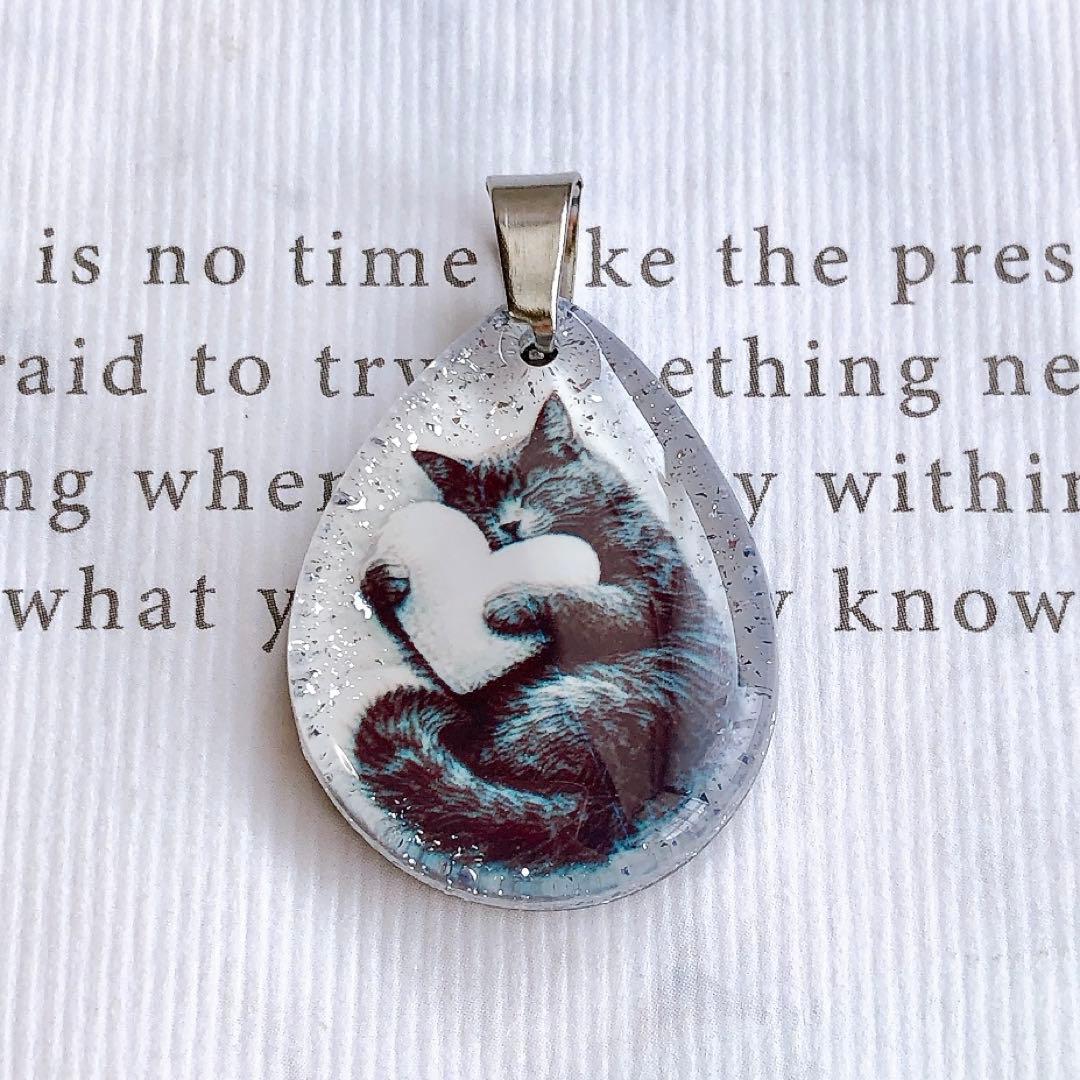 ⭐️ワン⭐️No.2412 レジン ペンダントトップ 猫 ねこ ネコ ♡