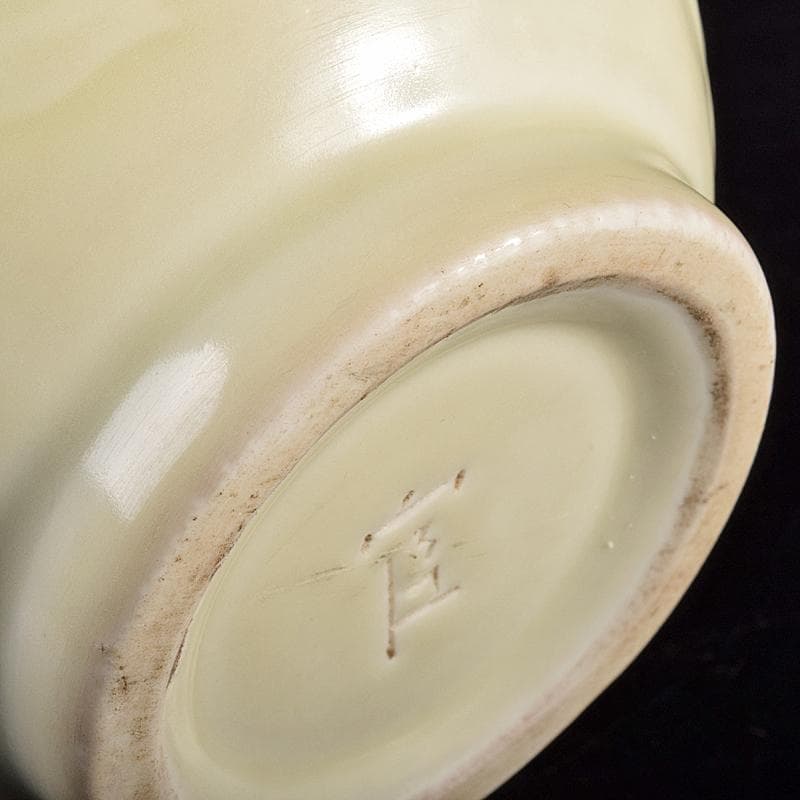 中国 官窯 白磁 陽刻 鳳凰唐草文 鳳首瓶 V R7679 - メルカリ