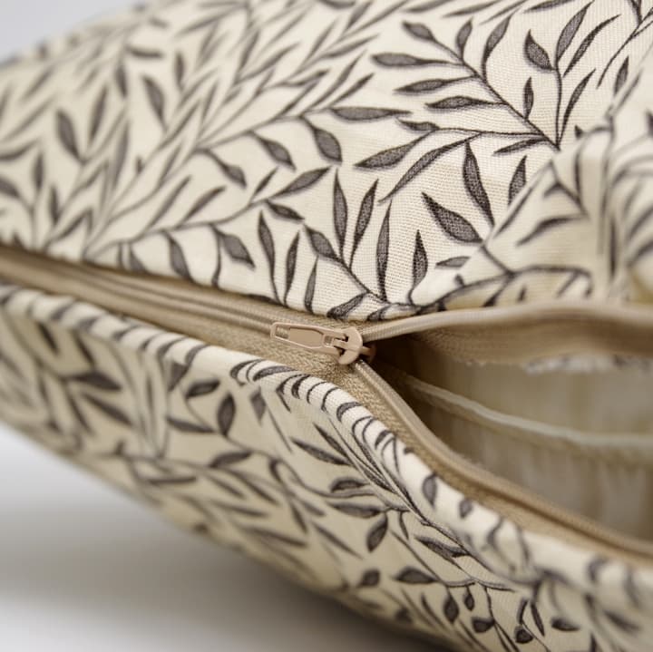 ウィリアムモリス クッションカバー LILY LEAF