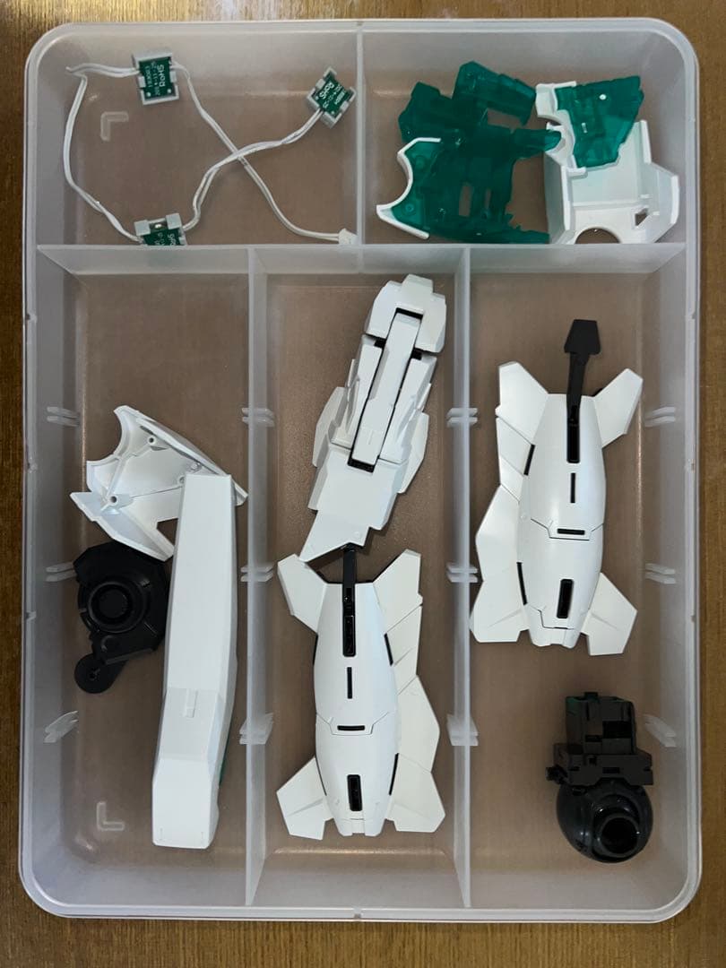 PG ユニコーンガンダム [最終決戦Ver.] 途中まで作成済み LEDあり