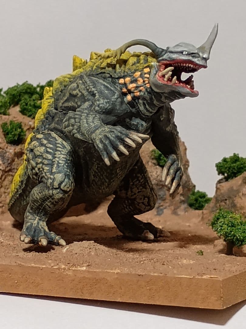 ネロンガ2022 出現 (シン・ウルトラマン) ミニジオラマ - メルカリ