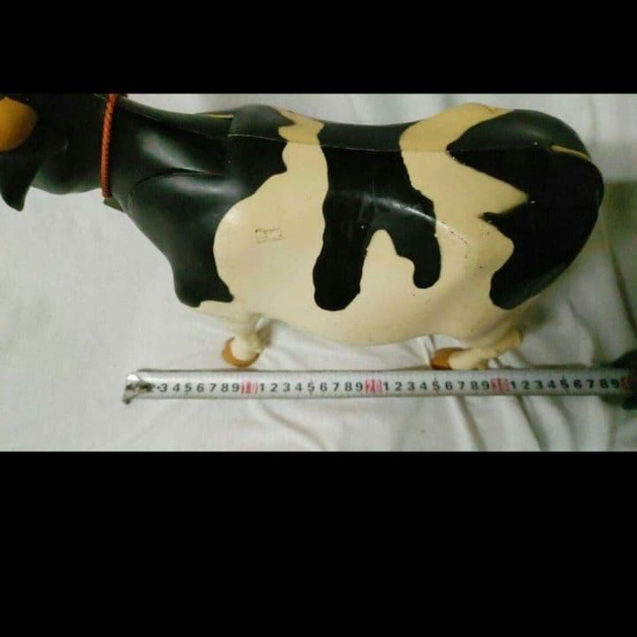 牛の置物　ベル付き　牛乳