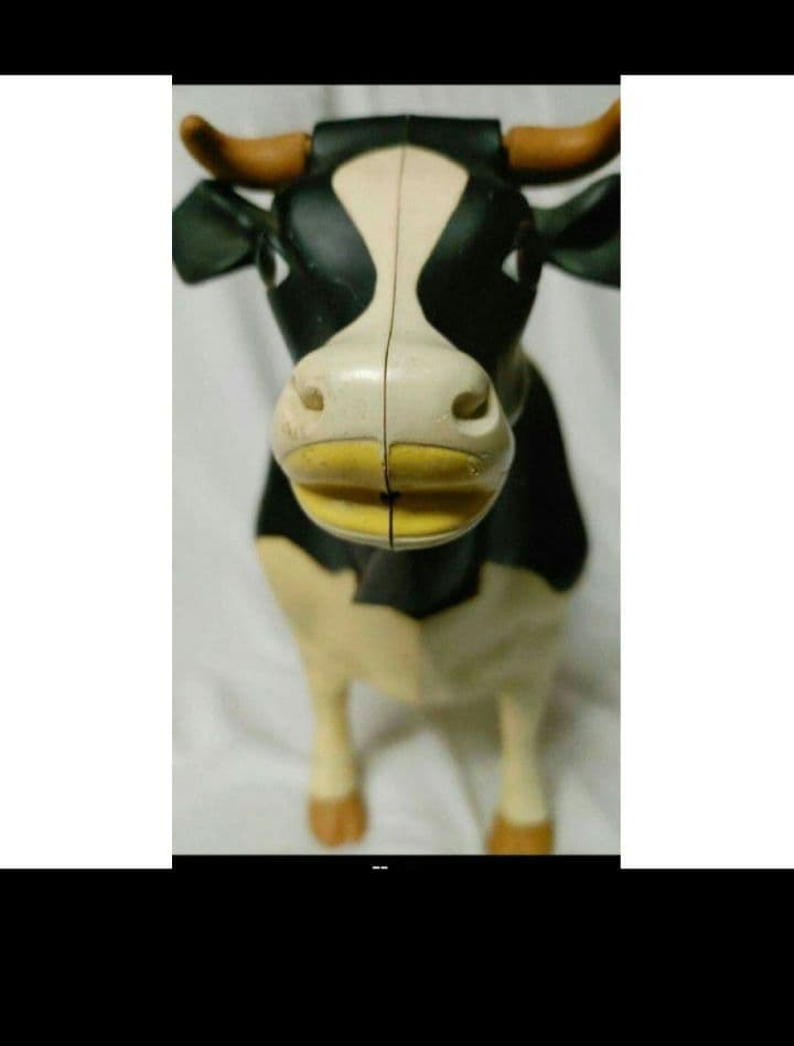 牛の置物　ベル付き　牛乳