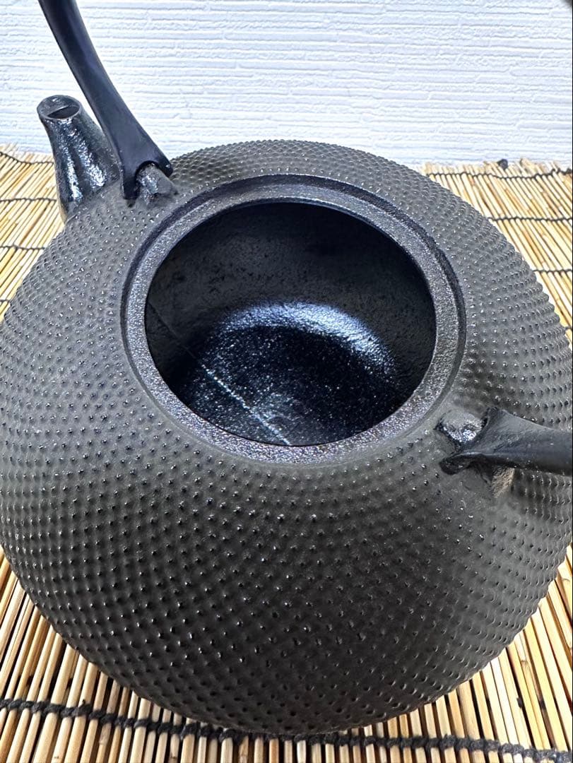 未使用品、栞、取説付 南部名工金秀 及春鋳造捻鉉算盤形アラレ南部鉄瓶