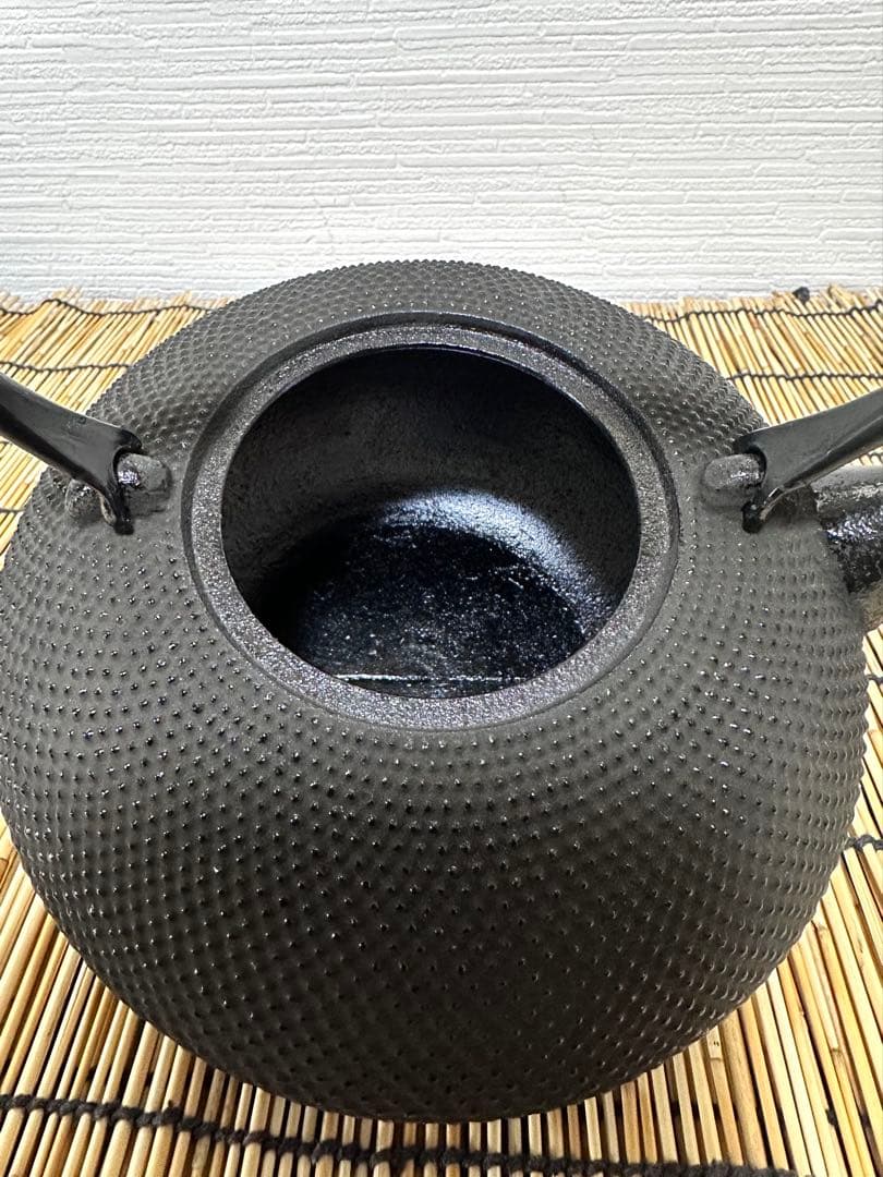 未使用品、栞、取説付 南部名工金秀 及春鋳造捻鉉算盤形アラレ南部鉄瓶