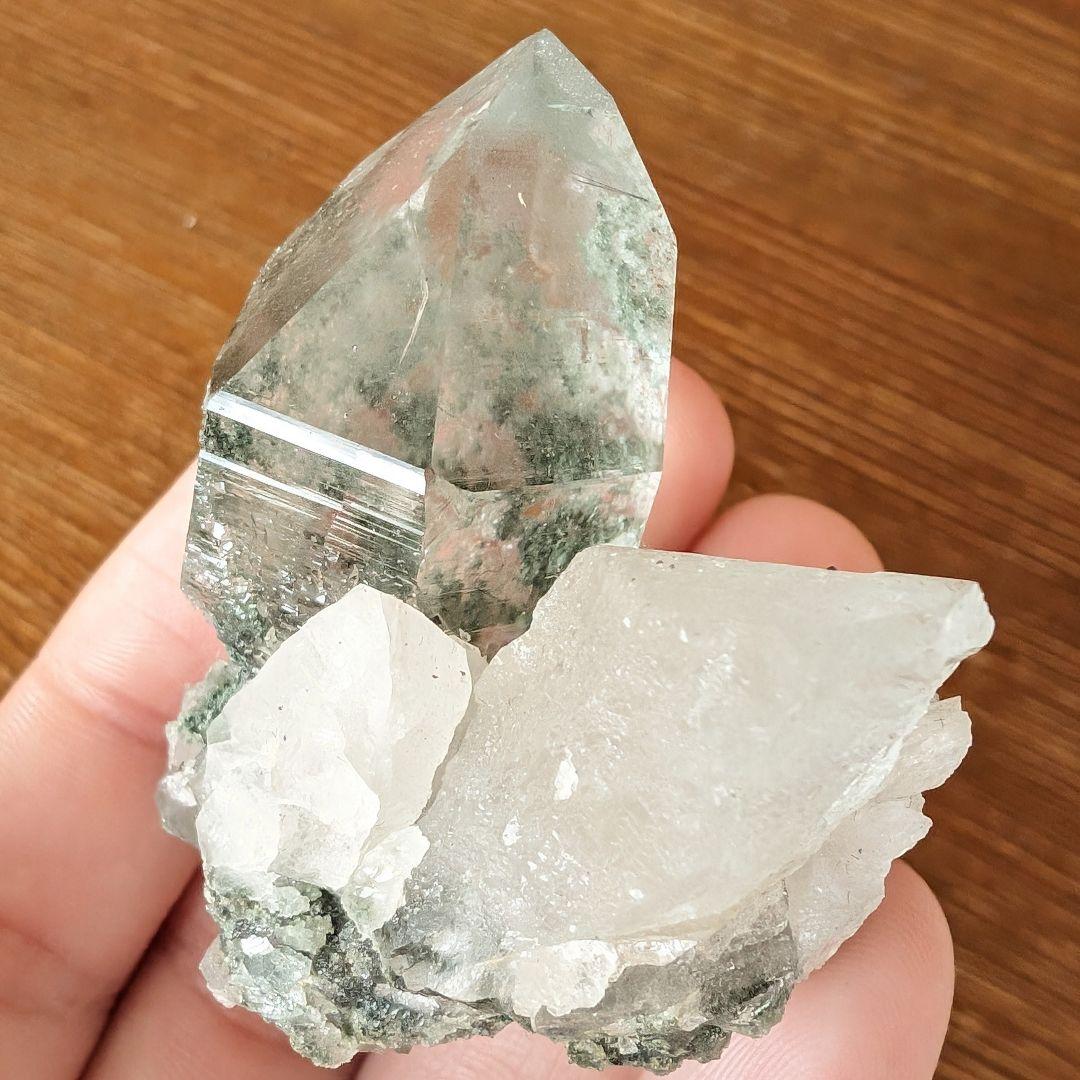 ファントム入り　マニハール産　水晶クラスター　A