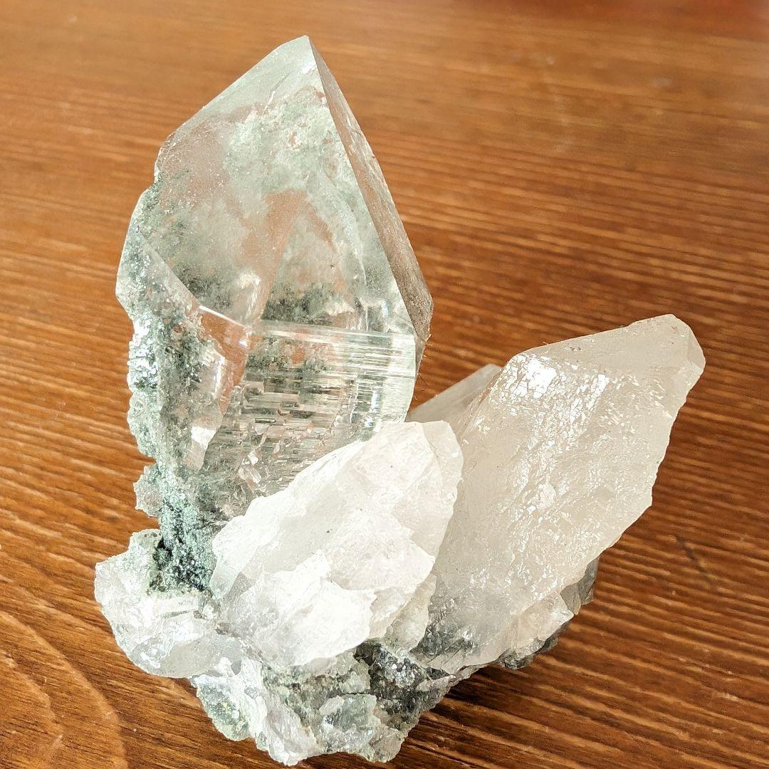 ファントム入り　マニハール産　水晶クラスター　A