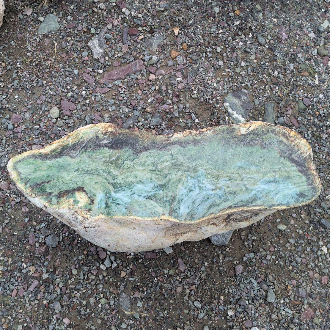 北海道産　日高翡翠　142キロ　庭石 石　石材　鑑賞石　庭　坪庭　翡翠