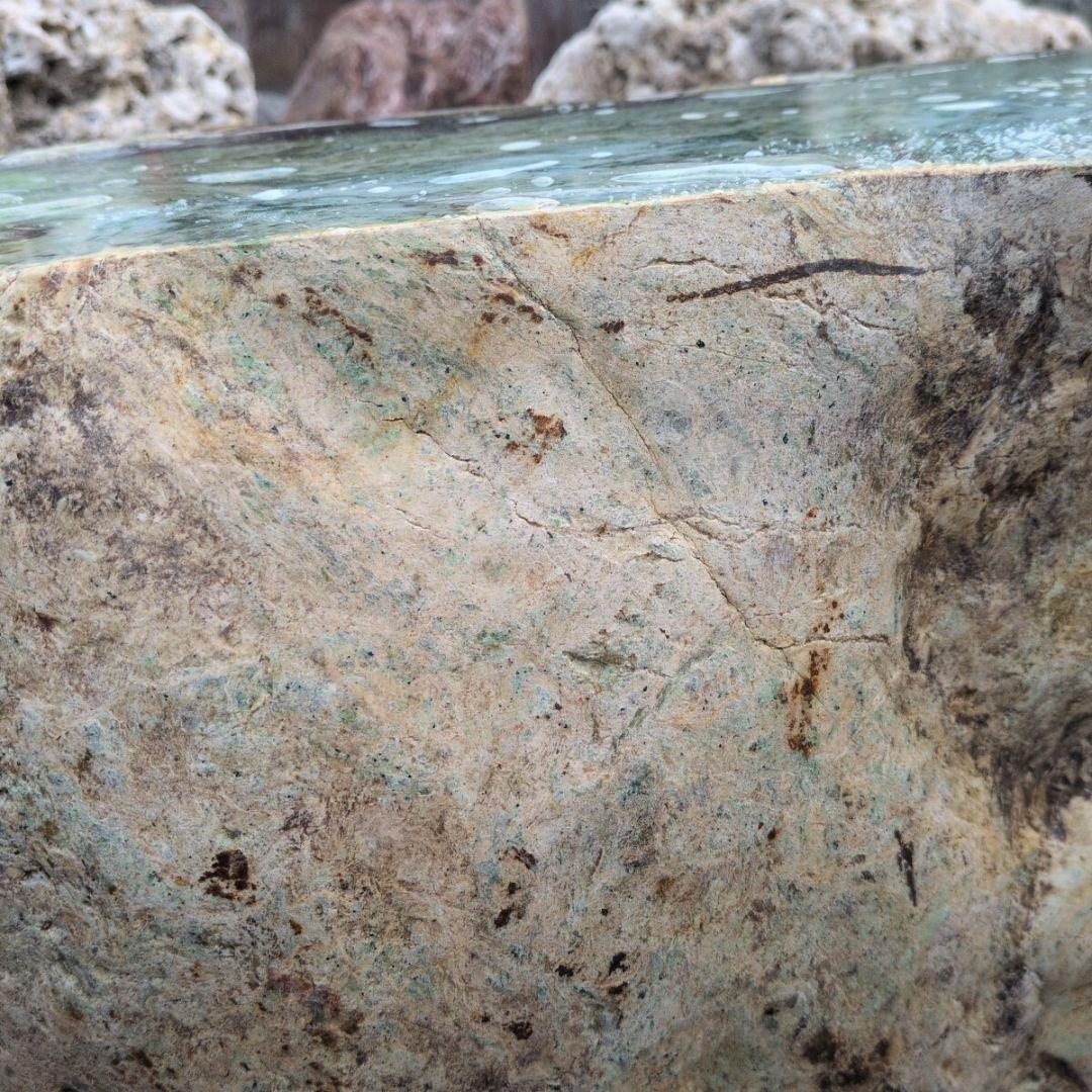 北海道産　日高翡翠　142キロ　庭石 石　石材　鑑賞石　庭　坪庭　翡翠