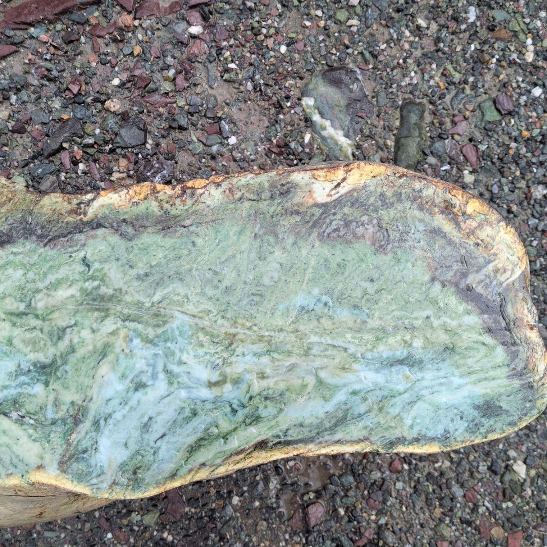 北海道産　日高翡翠　142キロ　庭石 石　石材　鑑賞石　庭　坪庭　翡翠