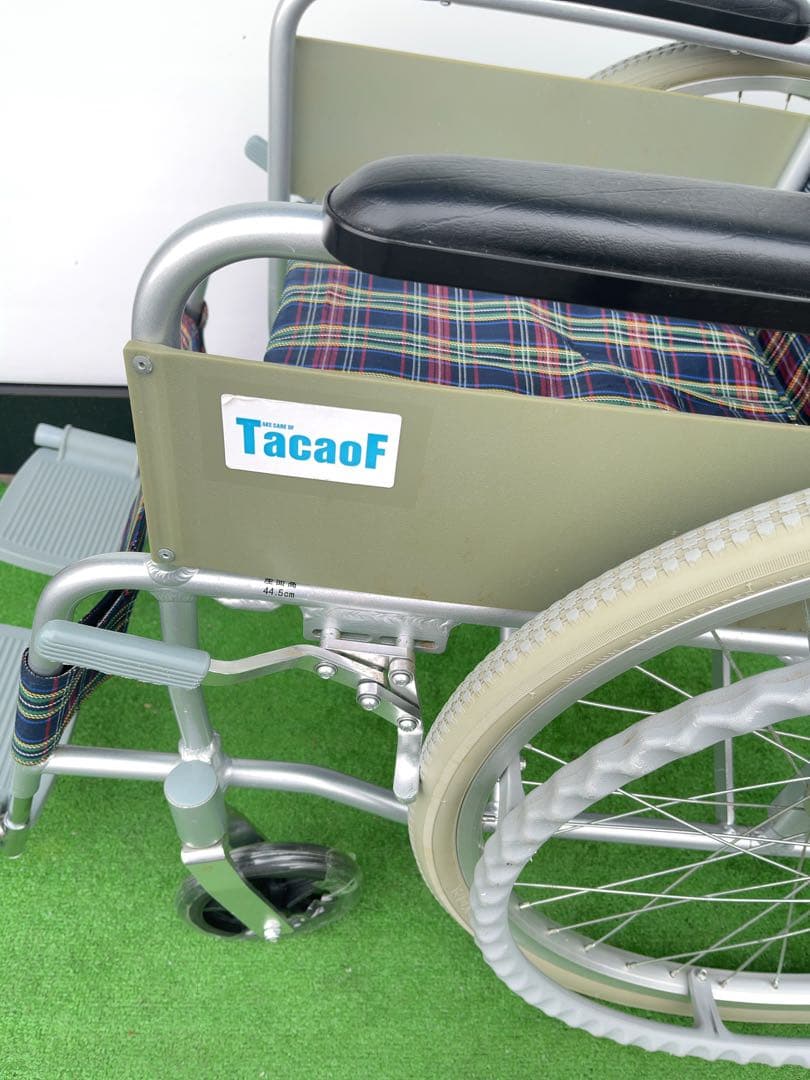 幸和製作所　自走用車椅子(TacaoF)