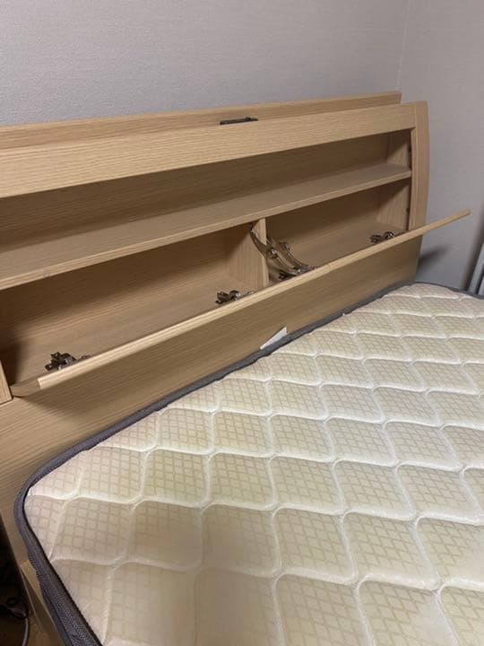 セミダブルベッド☆照明有り☆収納付き☆コンセント1口☆マットレス付き