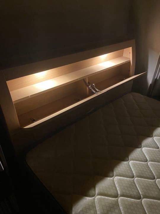 セミダブルベッド☆照明有り☆収納付き☆コンセント1口☆マットレス付き