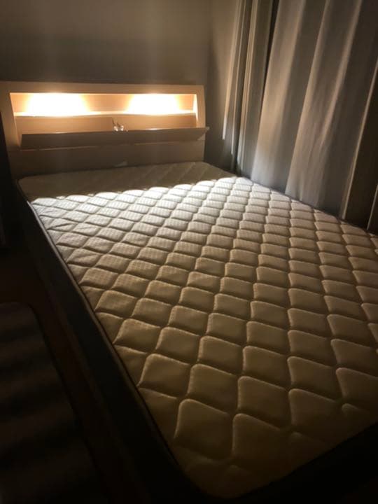 セミダブルベッド☆照明有り☆収納付き☆コンセント1口☆マットレス付き