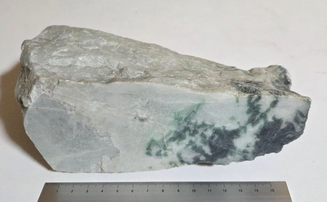 翡翠 糸魚川 原石 鉱石標本 2060g W185×D75×H83mm