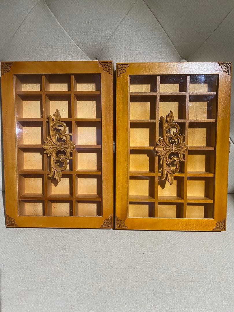 未使用♦️ナチュラルロココ仕様 コレクションケース♦️ウッドラック♦️仕切り多♦️送料込