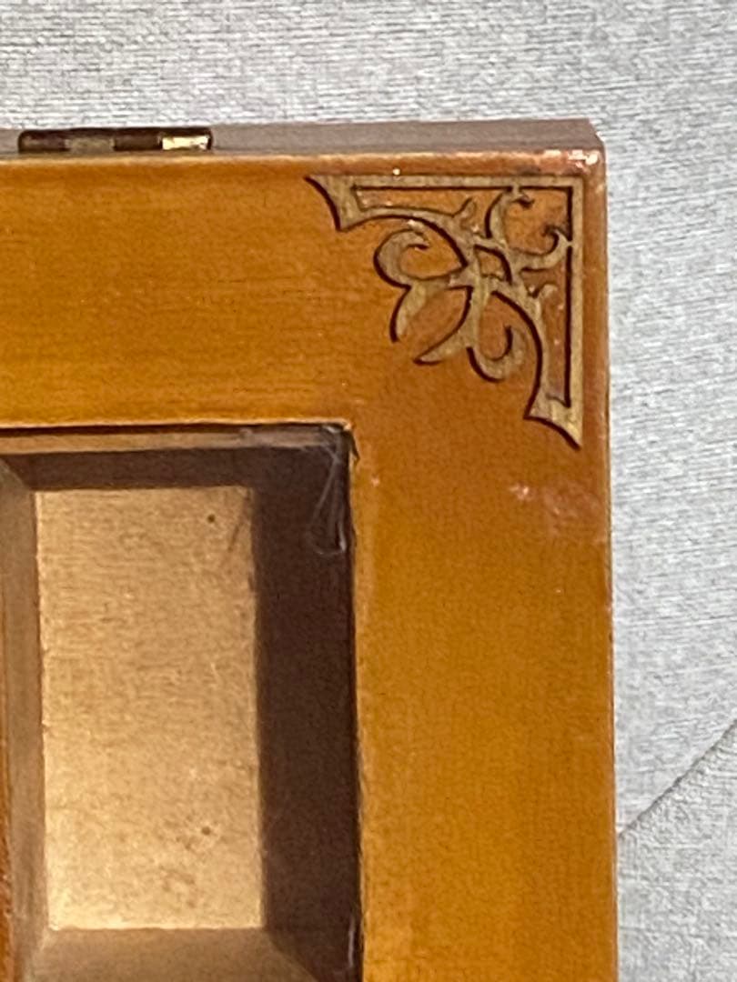 未使用♦️ナチュラルロココ仕様 コレクションケース♦️ウッドラック♦️仕切り多♦️送料込