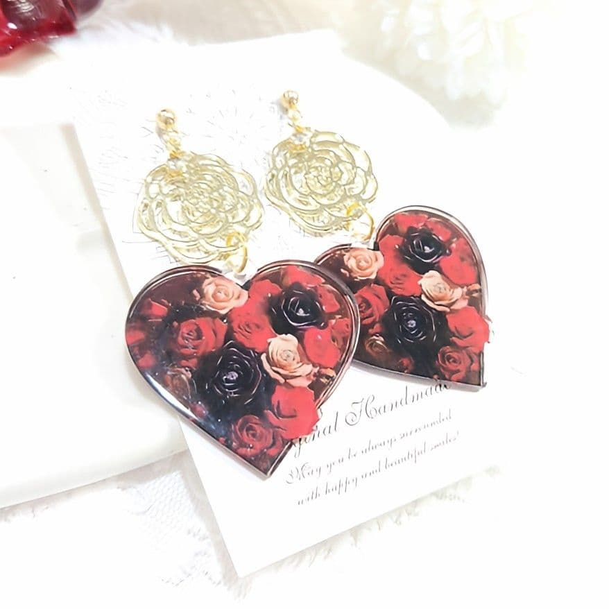 ゴールド薔薇フレームと美しい大ぶりバラ束ハート ピアス♡❀