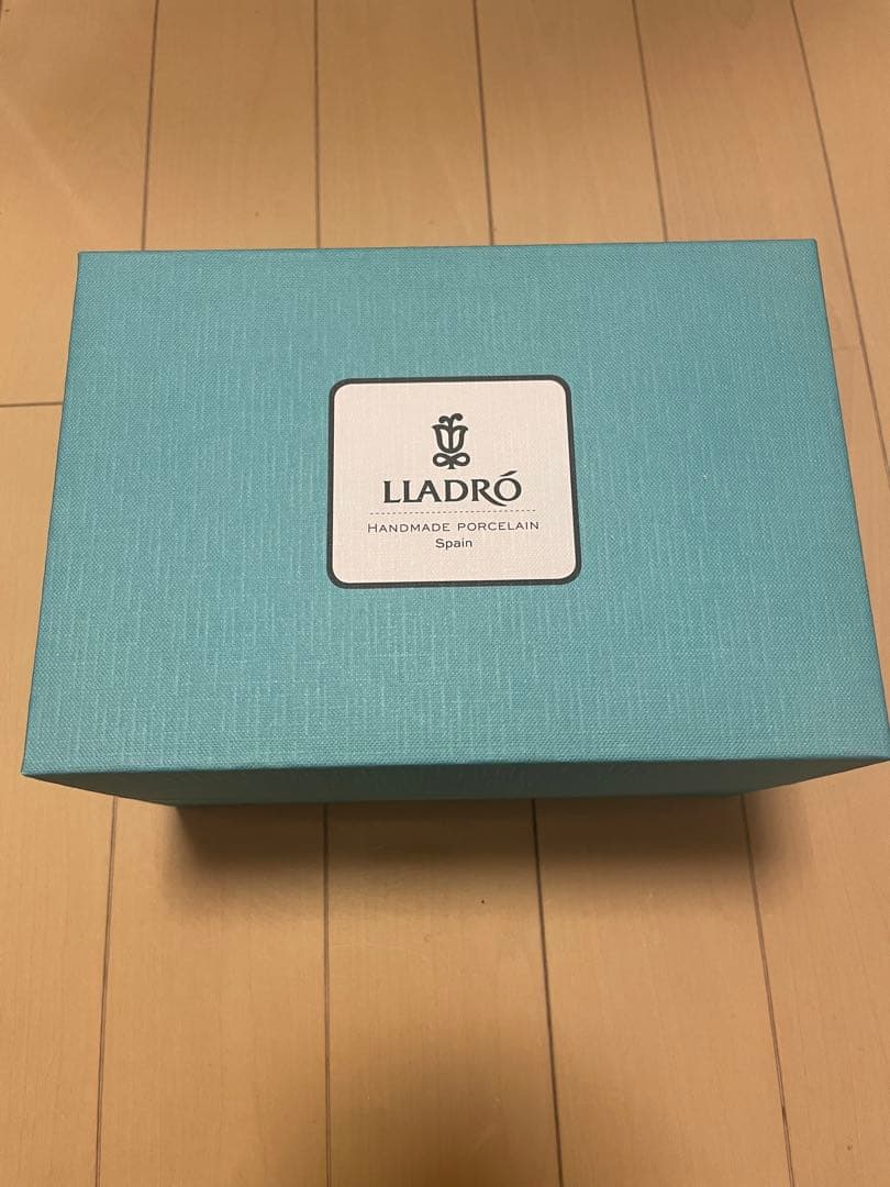 LLADRO リヤドロ あなたに花を リヤドロ あなたに花を LLADRO