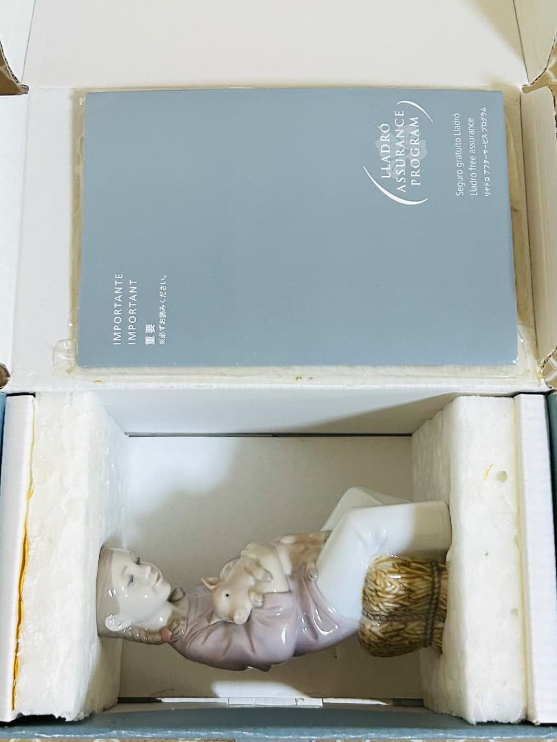 リヤドロ　01008285 少女　子豚　純正箱付き