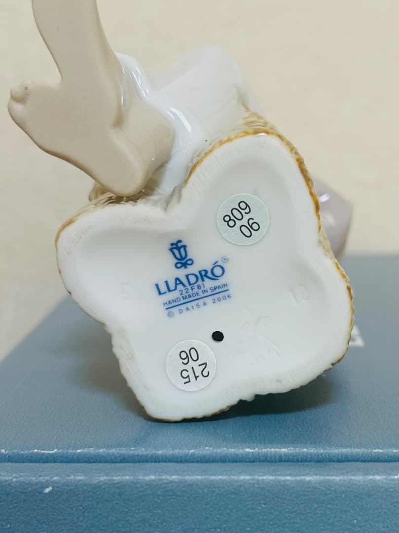 リヤドロ　01008285 少女　子豚　純正箱付き