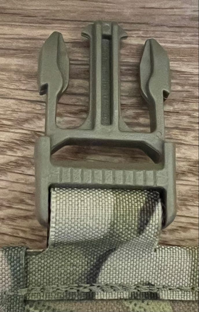 実物 美品 C2R FAST マガジンポーチ (フロントポーチ)ロープロファイル