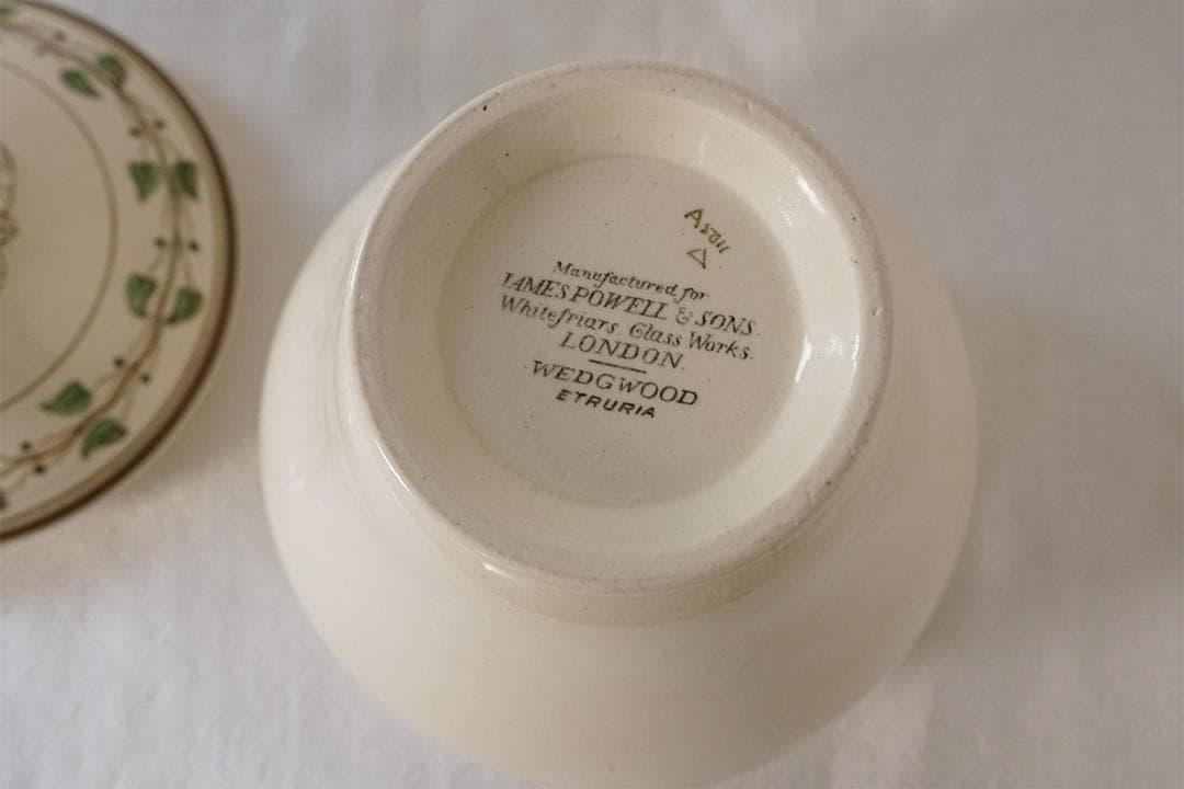 イギリスアンティーク　ウェッジウッド　英国陶器　クリームウェア　蓋付き　ポット