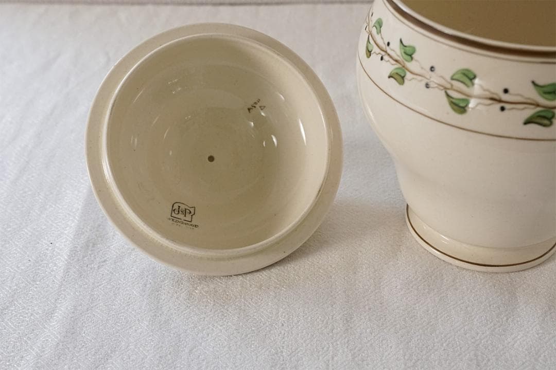 イギリスアンティーク　ウェッジウッド　英国陶器　クリームウェア　蓋付き　ポット