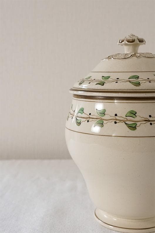 イギリスアンティーク　ウェッジウッド　英国陶器　クリームウェア　蓋付き　ポット