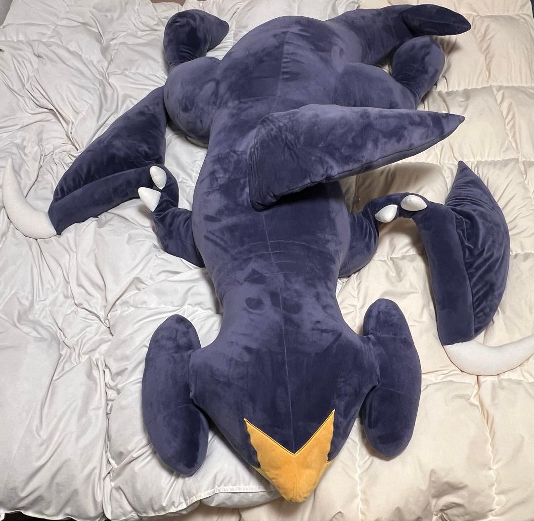 プレミアムバンダイ 等身大 大きなガブリアスクッション - メルカリ