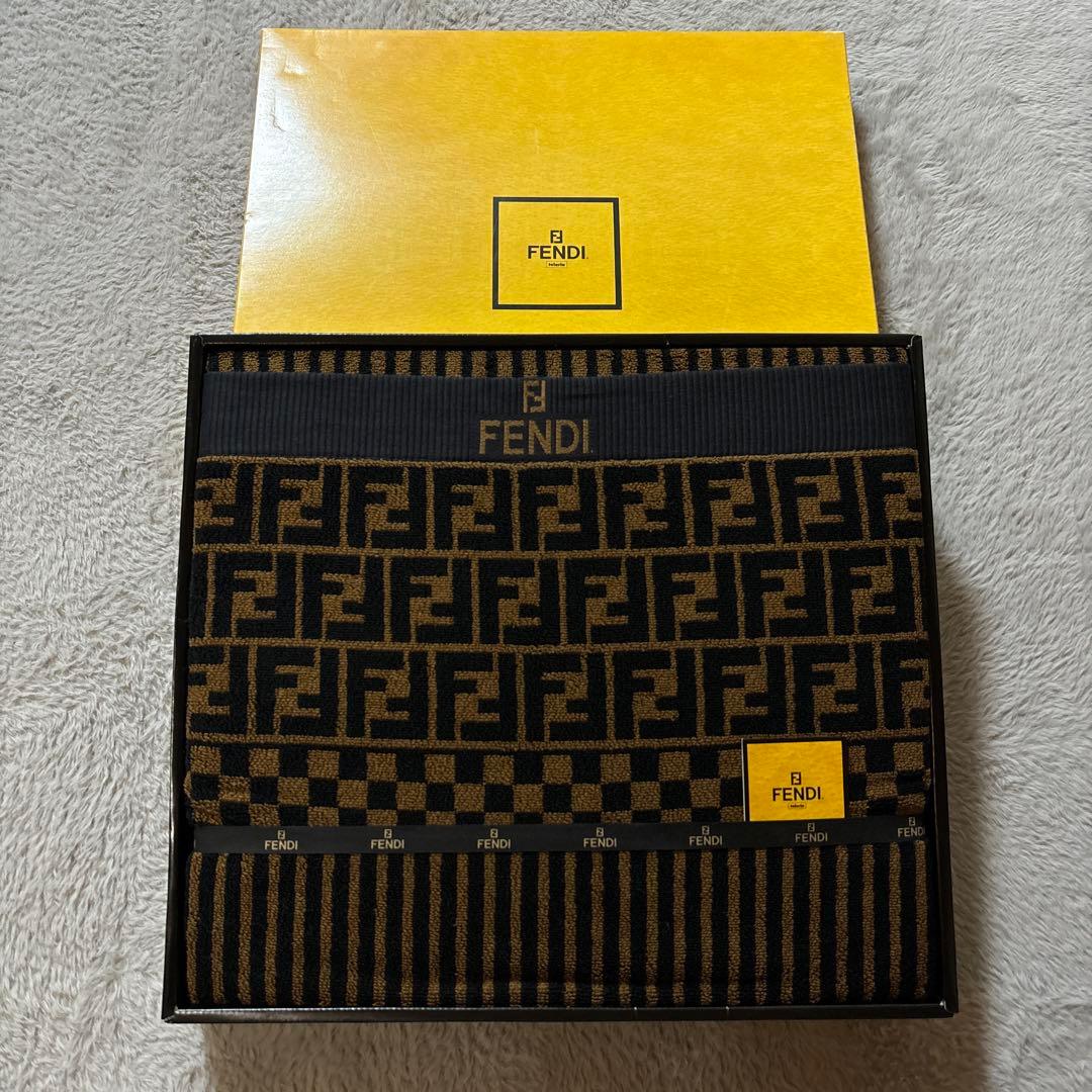 FENDI フェンディ タオルケット ズッカ柄 未使用自宅保管品 - メルカリ